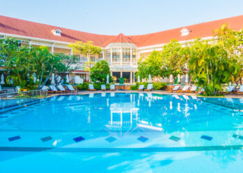 The Ultimate Guide to Crystal-Clear Pool Water: A Deep Dive into Pool Hygiene